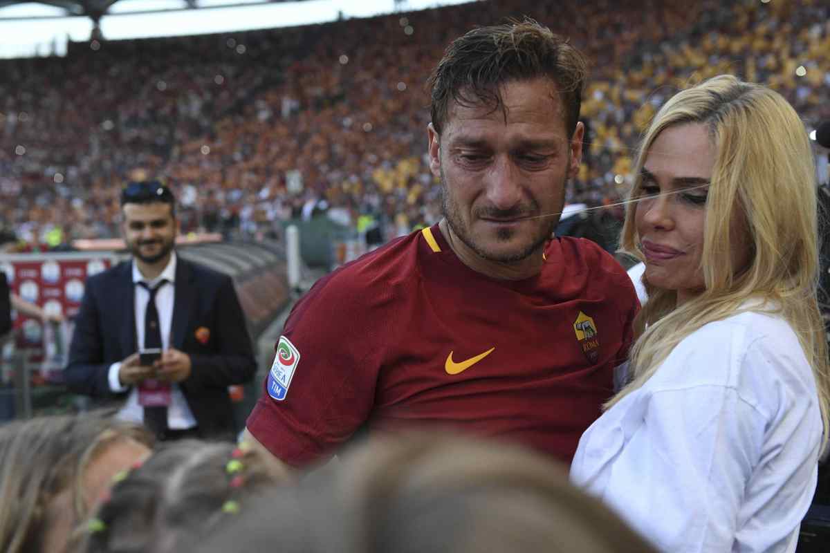 Totti e Ilary durante l'addio al calcio dell'ex capitano giallorosso: i due ora sono in guerra totale, quel giorno è ormai lontanissimo