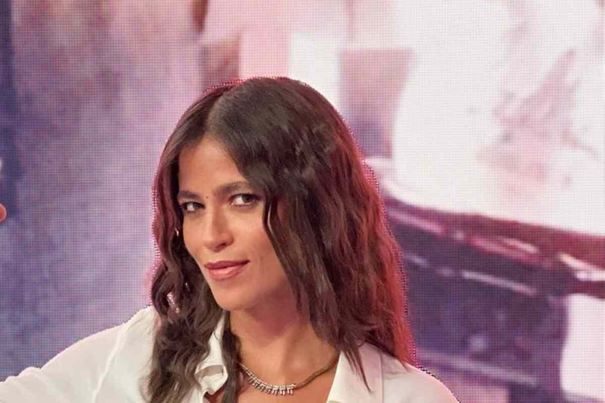 Veroncia Gentili look newsby