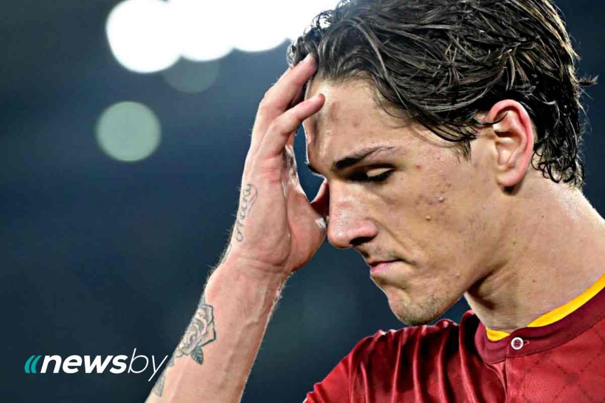 Zaniolo con la mano sul viso Roma