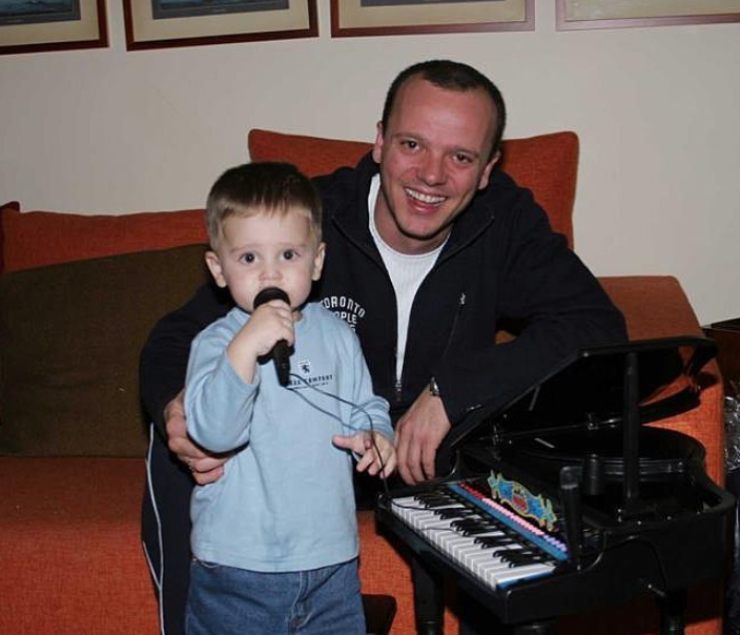 gigi d'alessio foto ricordo con LDA bambino