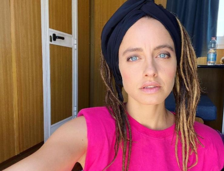 Selfie di Matilde Gioli coi rasta