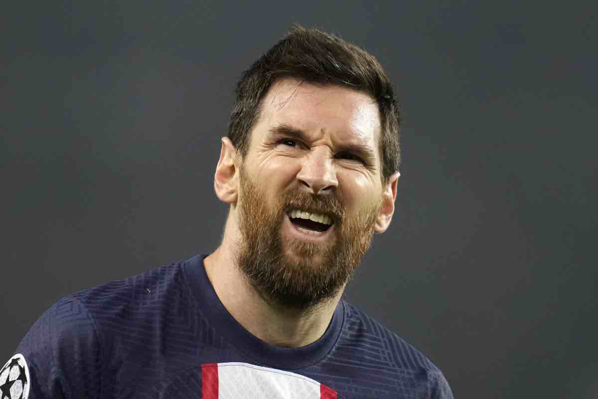 Lionel Messi pensieroso