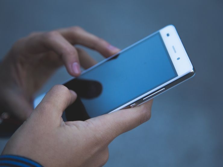 smartphone bicchiere