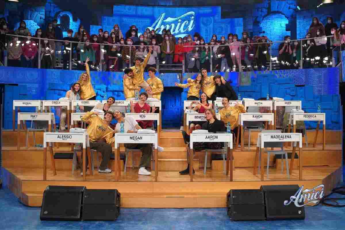 Amici di Maria De Filippi, parrucca