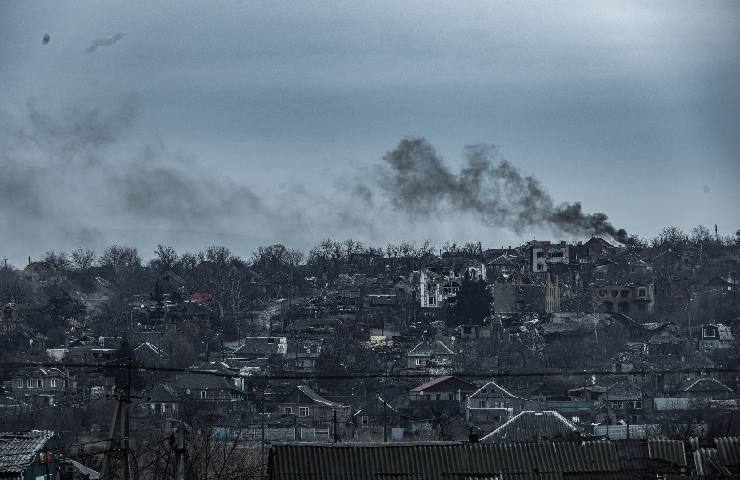 La città di Bakhmut dopo i bombardamenti