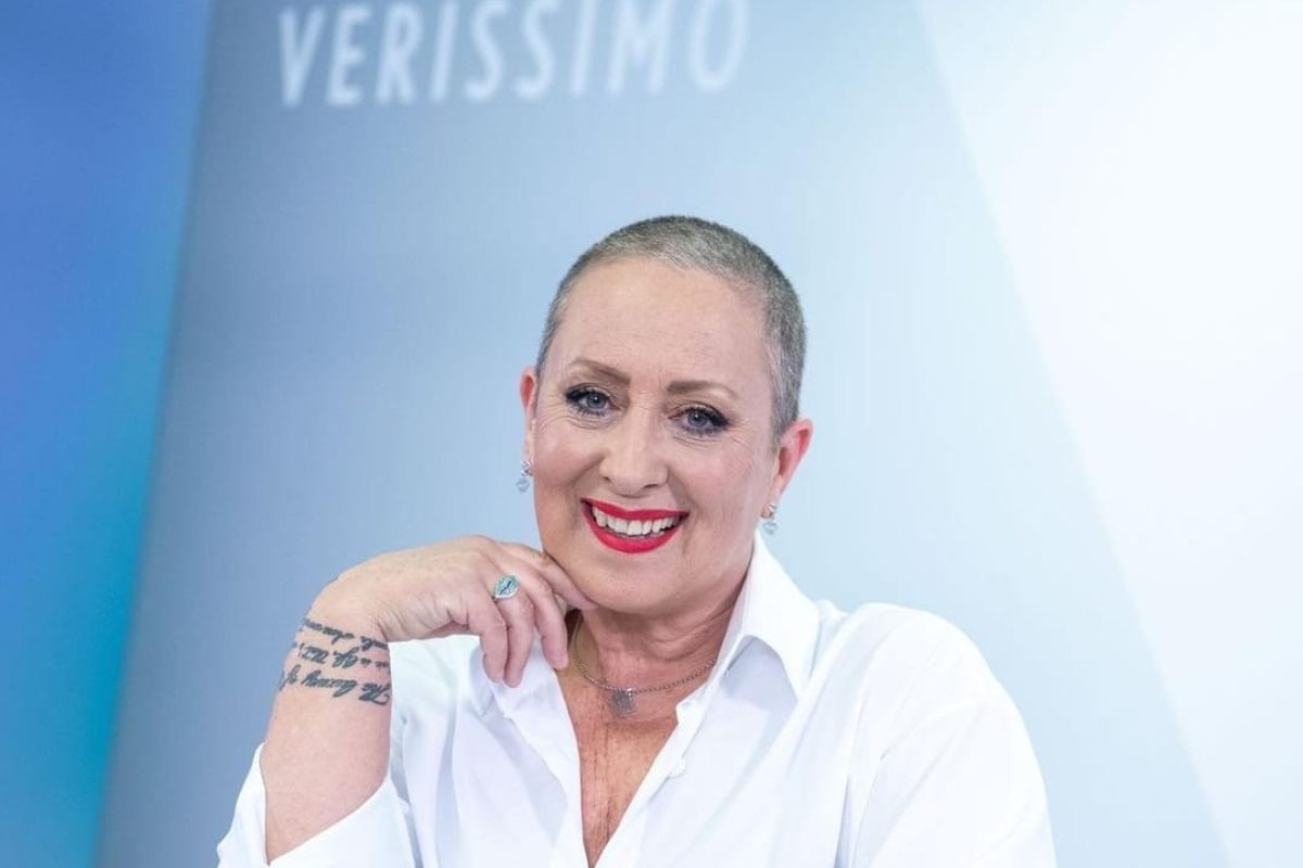 Carolyn Smith a Verissimo: il look fa sognare