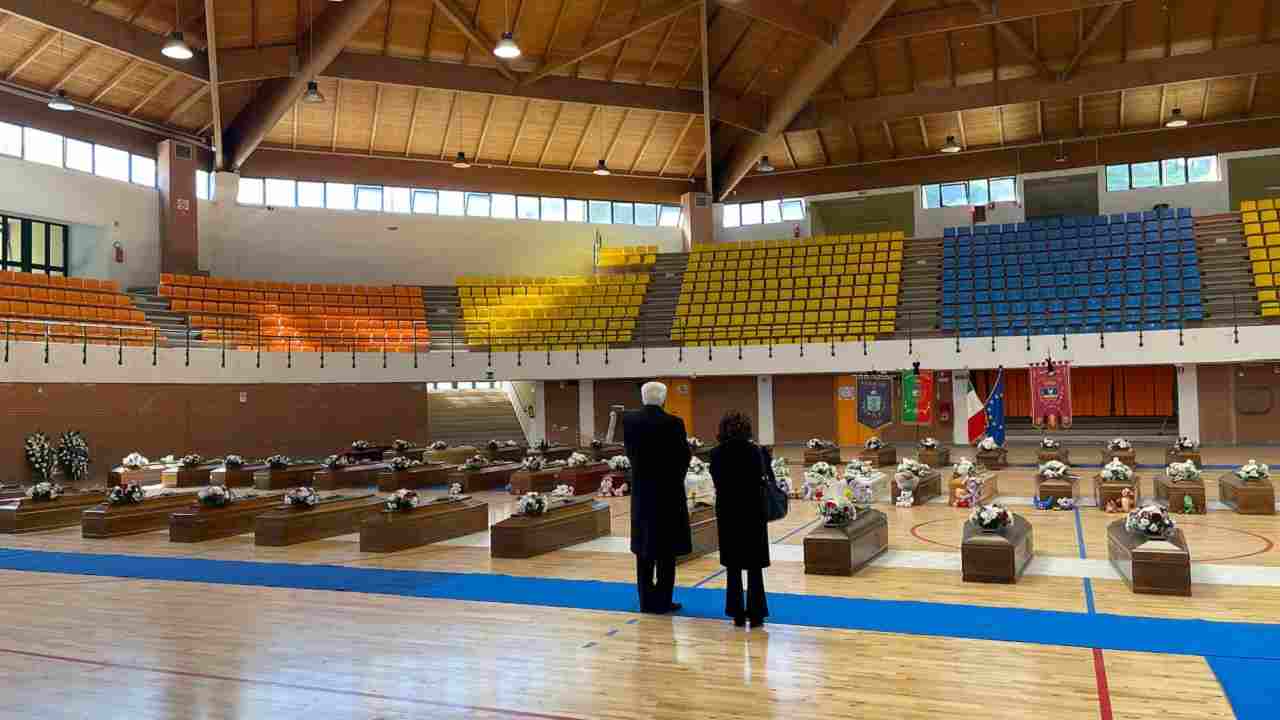 Crotone, l'omaggio alle vittime del naufragio