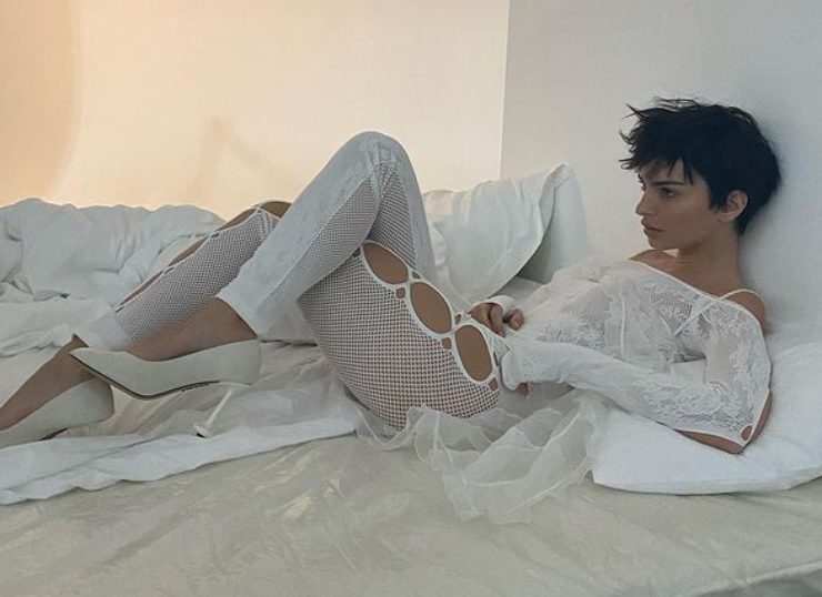 Emily Ratajkowski cambio look