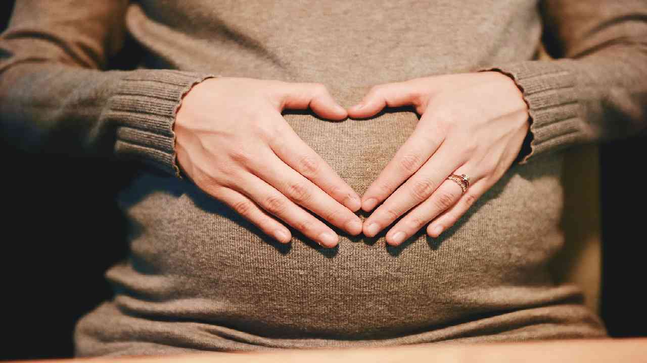 La maternità surrogata è legale solo in alcuni Paesi
