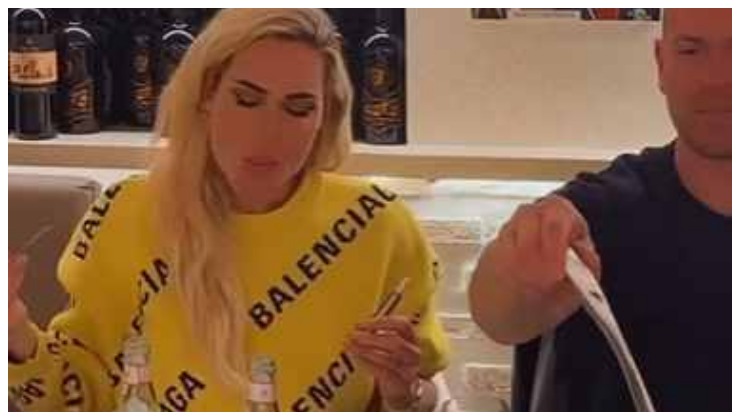 Ilary Blasi cena fuori