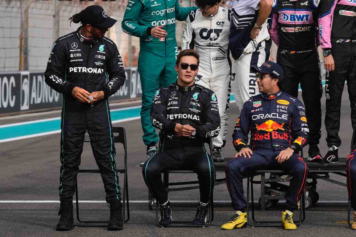 Il team della Mercedes sul circuito