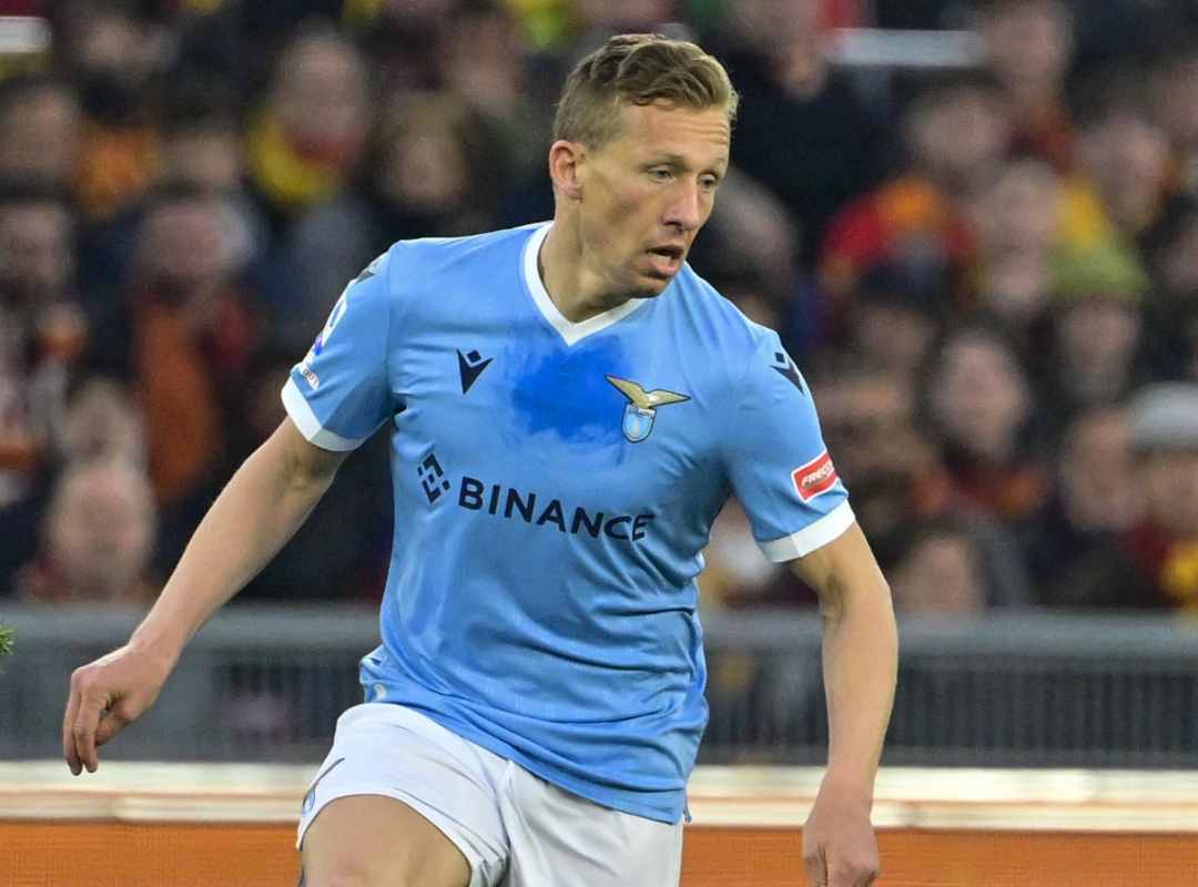 L'ex centrocampista della Lazio Lucas Leiva ha annunciato il suo ritiro al calcio a causa di una patologia cardiaca: "La mia salute prima di tutto" 