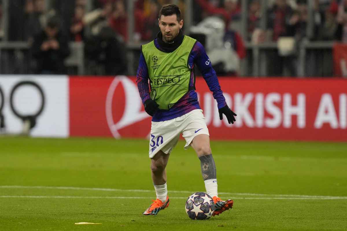 Messi si riscalda PSG