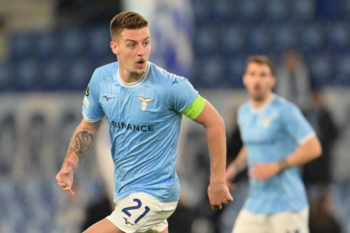 Milinkovic-Savic porta palla