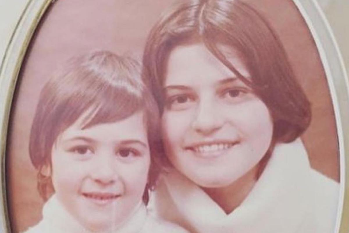 Simona Ventura e la sorella da piccole