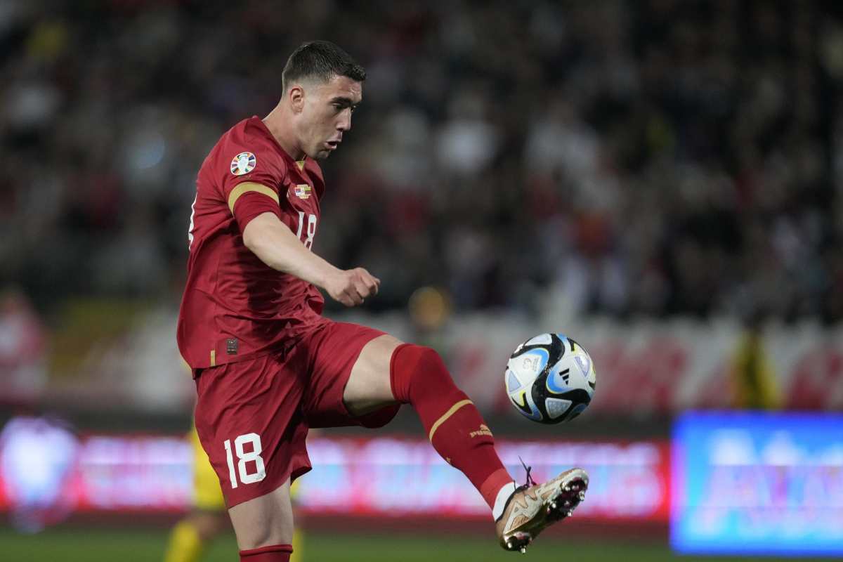 Vlahovic con la maglia della Serbia
