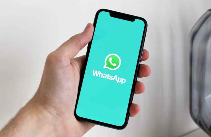 Whatsapp, il bot per la posta