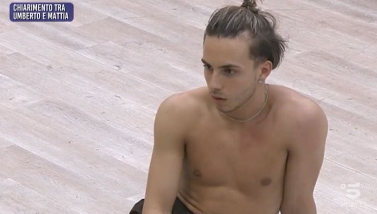 mattia di amici rimproverato da umberto