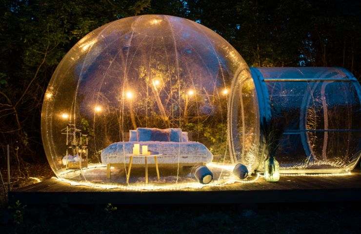 dormire sotot le stelle in un bubble hotel