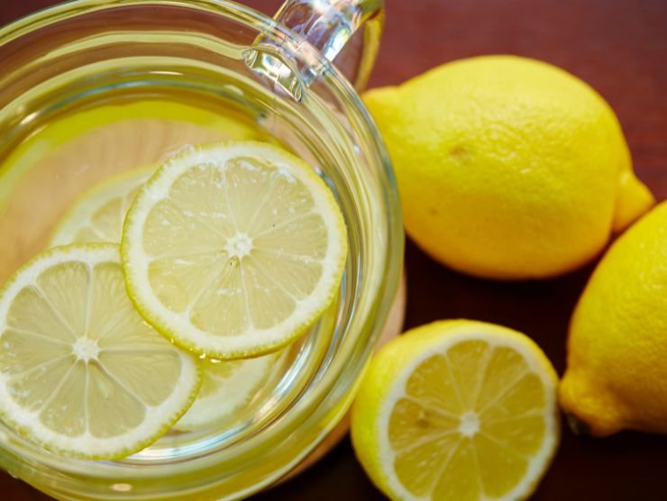 benefici acqua e limone