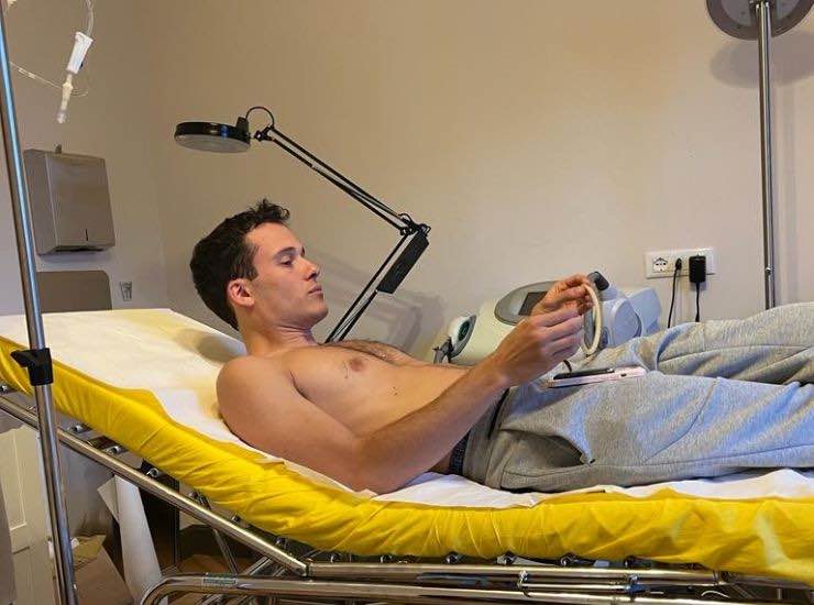edoardo donnamaria sul letto di ospedale