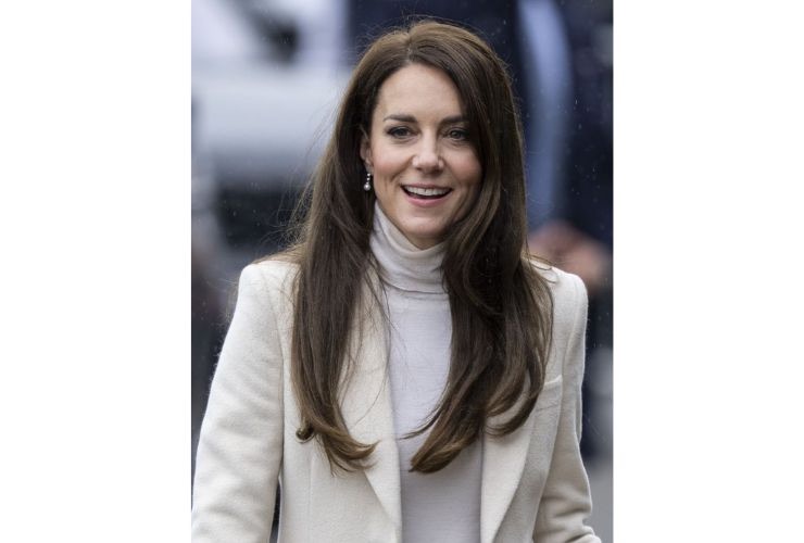 kate middleton con i capelli scalati