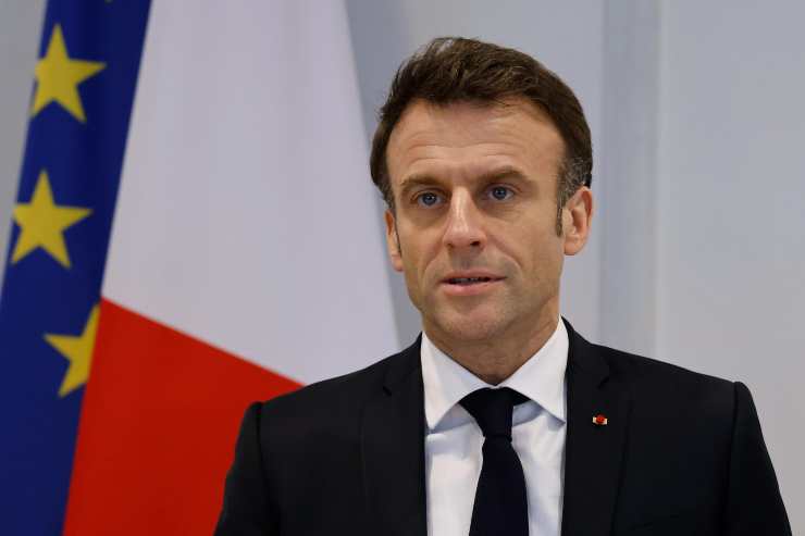 Macron in primo piano