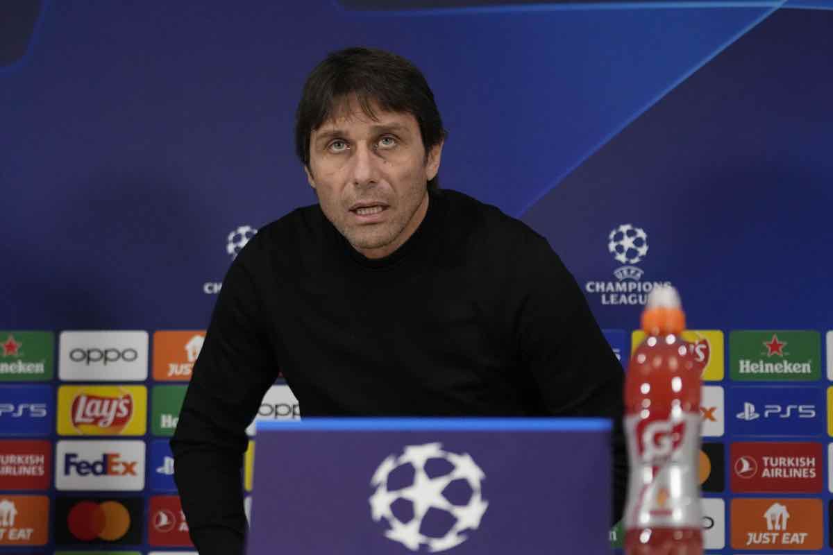 Antonio Conte in conferenza 