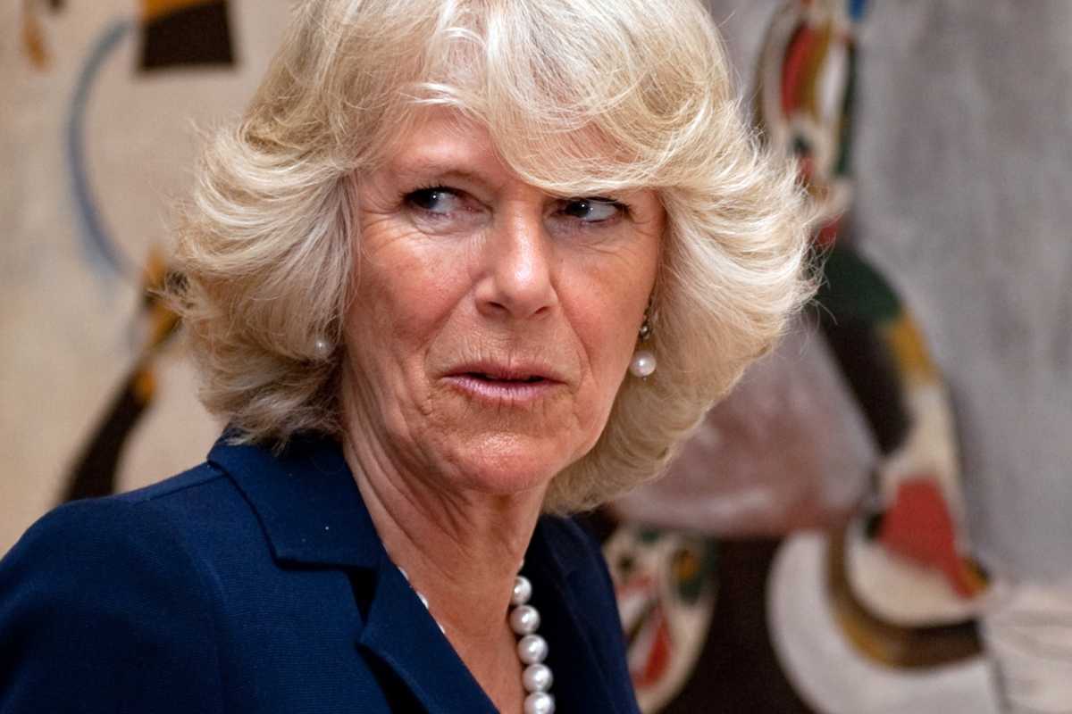 Camilla senza freni impone la sua corona
