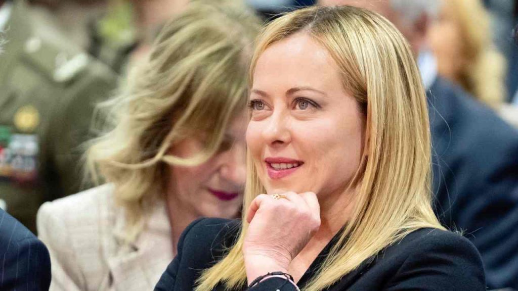 Governo Meloni, la premier in visita al Salone del Mobile