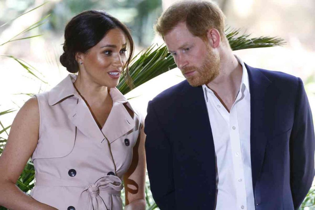 Harry e Meghan tengono sulle spine la Corona