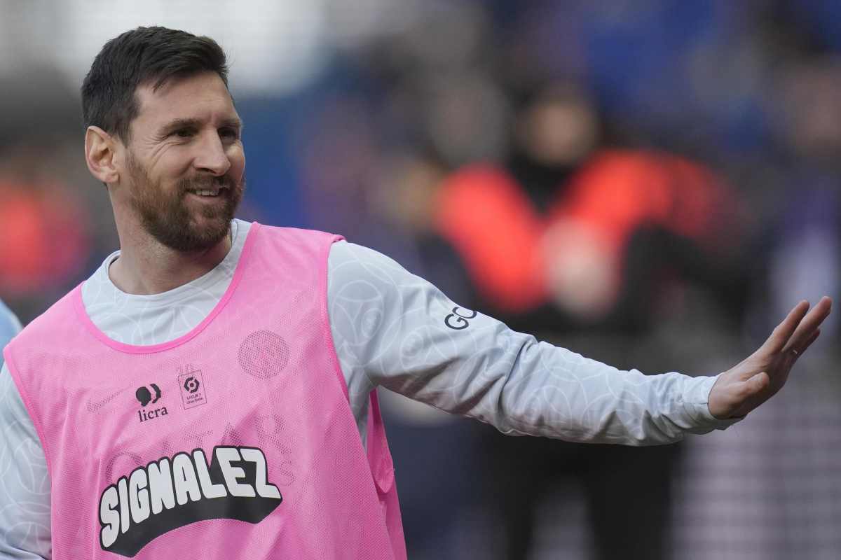 Messi saluta 