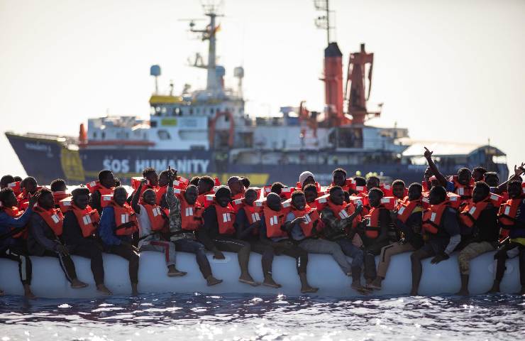 Migranti salvati dalla ong Sos Humanity