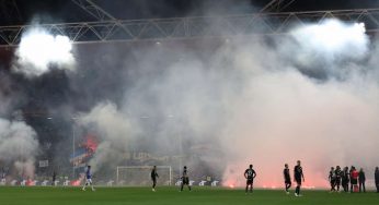 Serie A, l’arbitro ferma tutto: protesta all’interno dello stadio, tifosi infuriati
