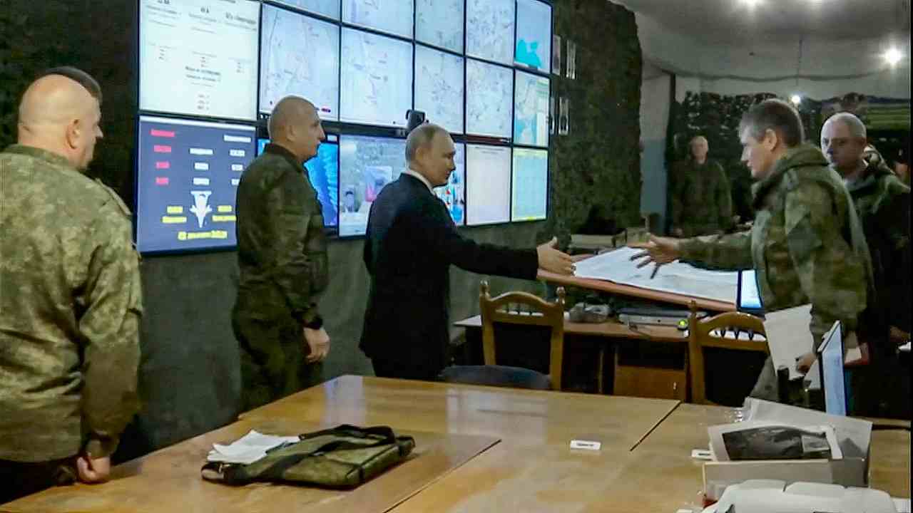 Putin incontra i militari russi a Kherson