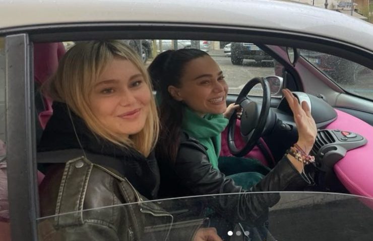 Romina e Jasmine Carrisi in macchina insieme