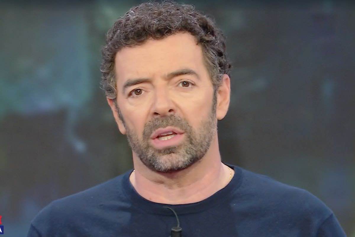 alberto matano preoccupato in diretta