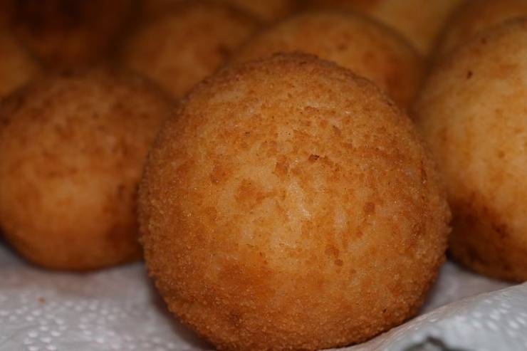 Arancini e coltelli, denuncia in Romagna