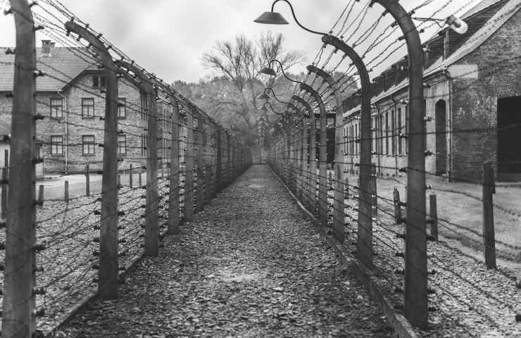 Corridoio esterno nel campo di concentramento di Auschwitz