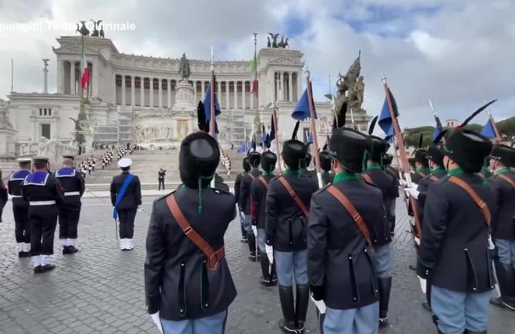 Sergio Mattarella all'Altare della Patria