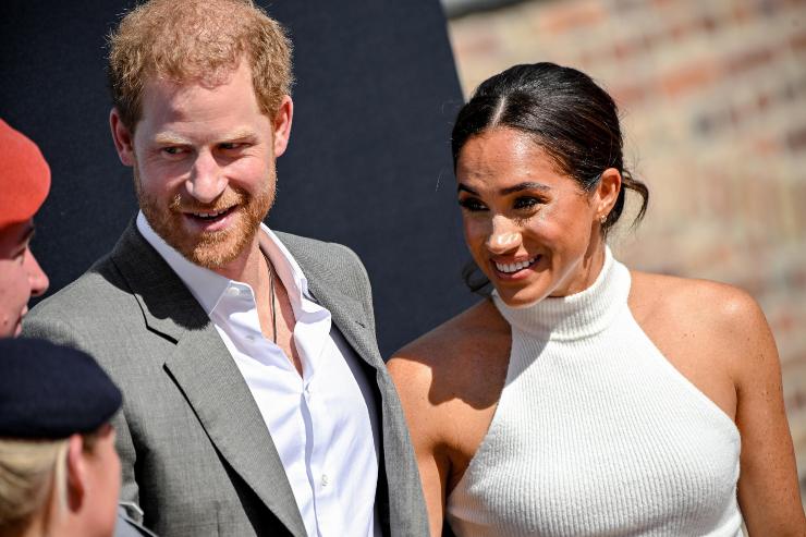 regina elisabetta dichiarazione su harry e meghan
