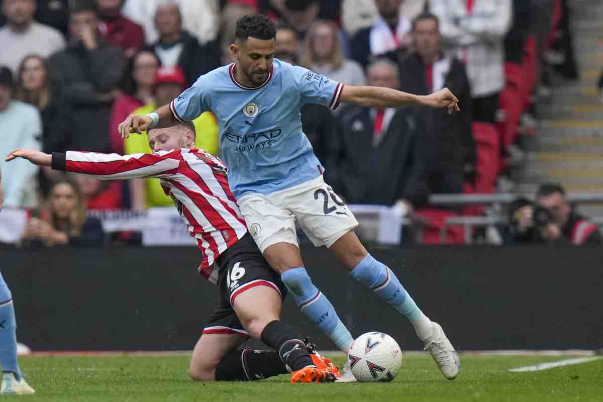 Riyad Mahrez in azione 