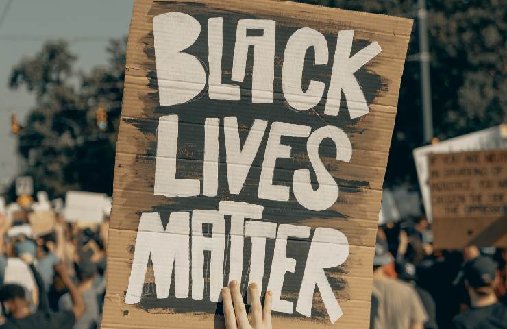 Slogan "Black lives matter"