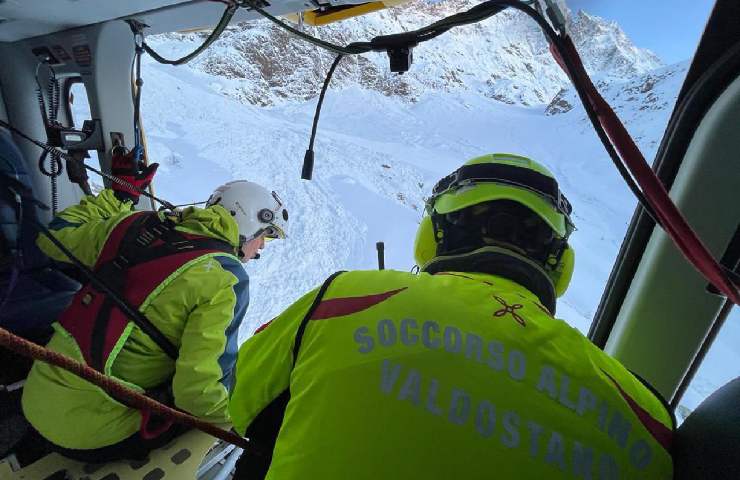 I soccorritori in elicottero