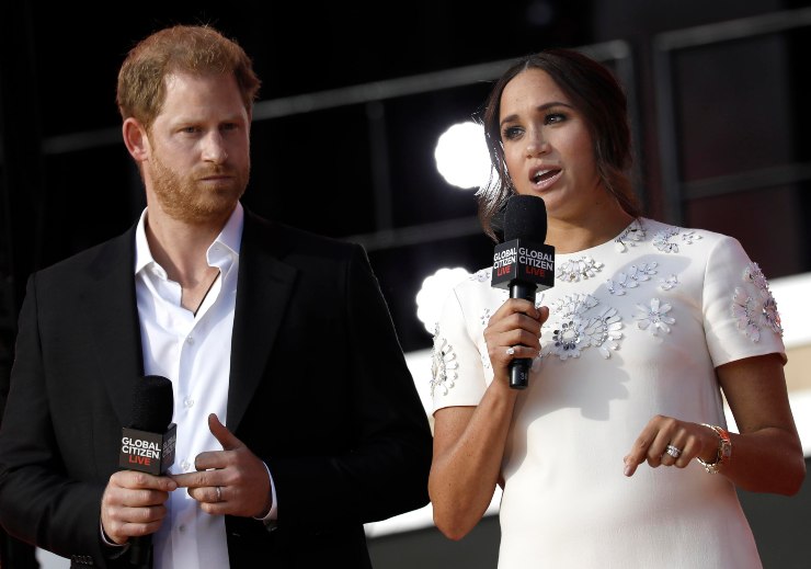 Harry tradisce Meghan? Una fonte certa lo coglie in fragrante!