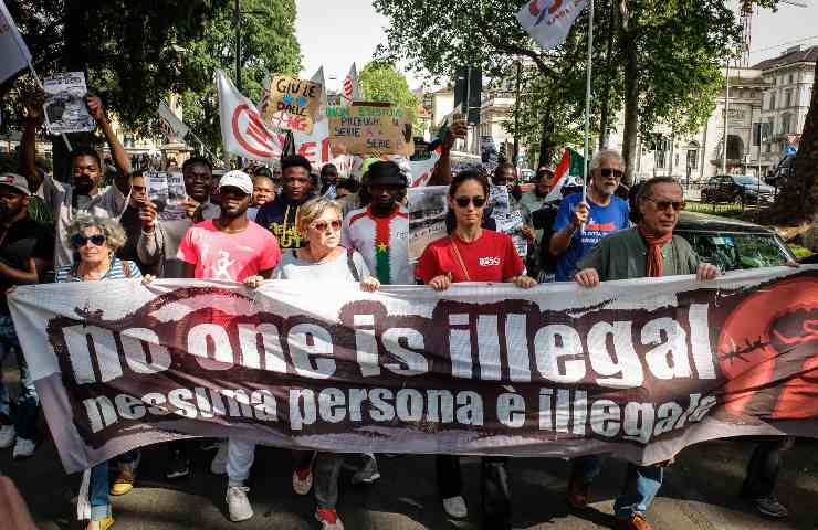 Manifestazione a sostegno dei migranti