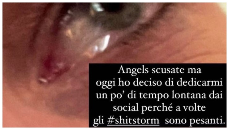 Nikita Pelizon in lacrime