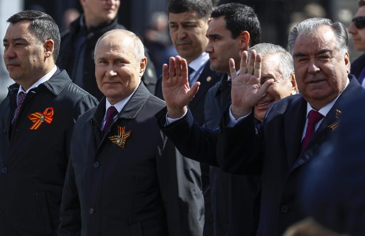 Putin con i leader di 7 Repubbliche ex sovietiche