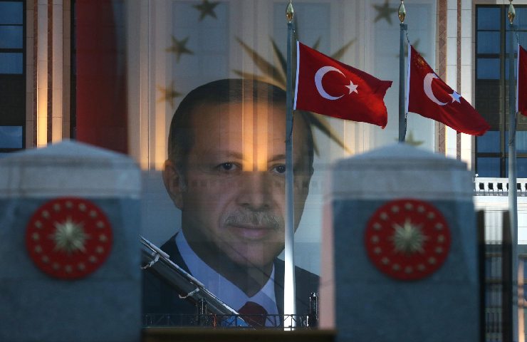 Una gigantografia di Erdogan