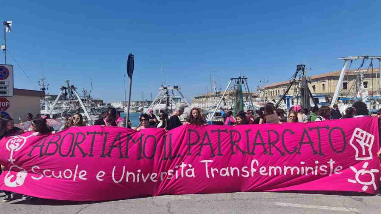 Una protesta contro l'obiezione di coscienza